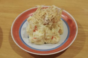 タタミイワシの乗った「ポテトサラダ」