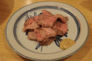 「生ラム炭焼き」は絶妙の焼き加減