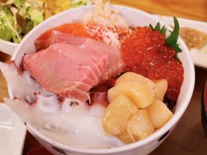 おすすめの「6色丼」