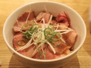 「北海道産 豚炙りチャーシューの和風ソースごはん」