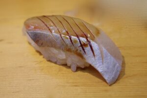 寿司では白身の「シマアジ」は水産学的には赤身魚