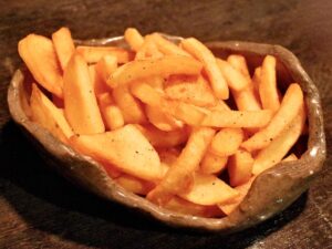 二度揚げにこだわる「林家のフライドポテト」