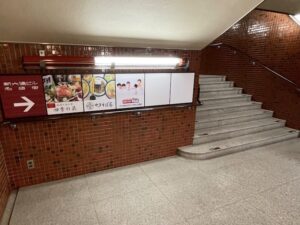 地下道からはワンフロア上がります