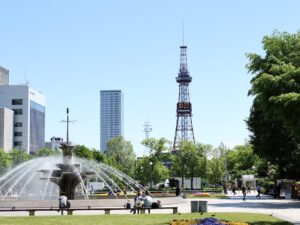 大通公園の東端に位置する「さっぽろテレビ塔」