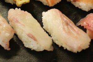 シャリの旨さを引き立てる「ひらめ」