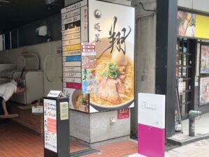 店舗はビルの1階奥