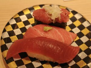 まぐろの旨さに思わずもう一皿、3種盛りで!
