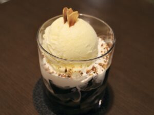 トップにはアーモンドスライス