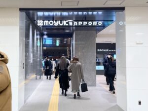 地下道からも“フラッ”と寄れます。