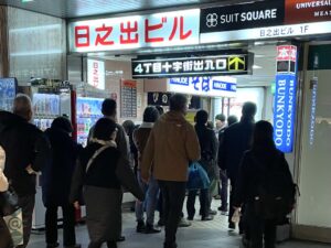 この行列は日常的な風景です