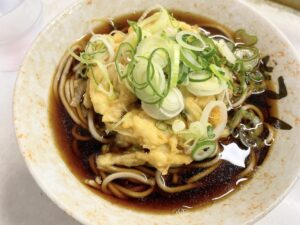 人気の「天ぷらそば」