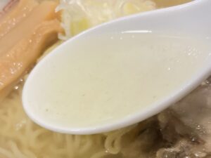 きれいな透明のスープ