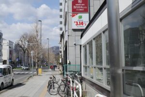 5番出口から円山公園方面（大倉山スキージャンプ台）が目印