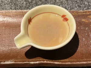 女将おすすめの「海老塩辛＋日本酒」
