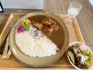 「タバルサチキンカレー」のランチセット