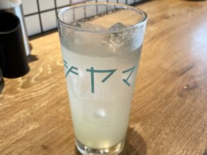 店名を冠した「富士山レモンサワー」
