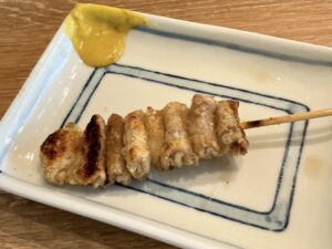 1本目は「鳥皮」を塩で