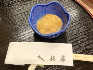 最初に定番の「うに」の小鉢